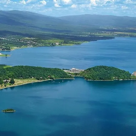 Sirava アパート *